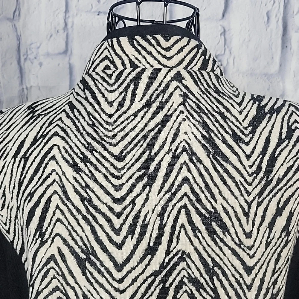 CHICO'S Black and White Zebra Print with Black Accents Open Front Jack… - Picture 5 of 8